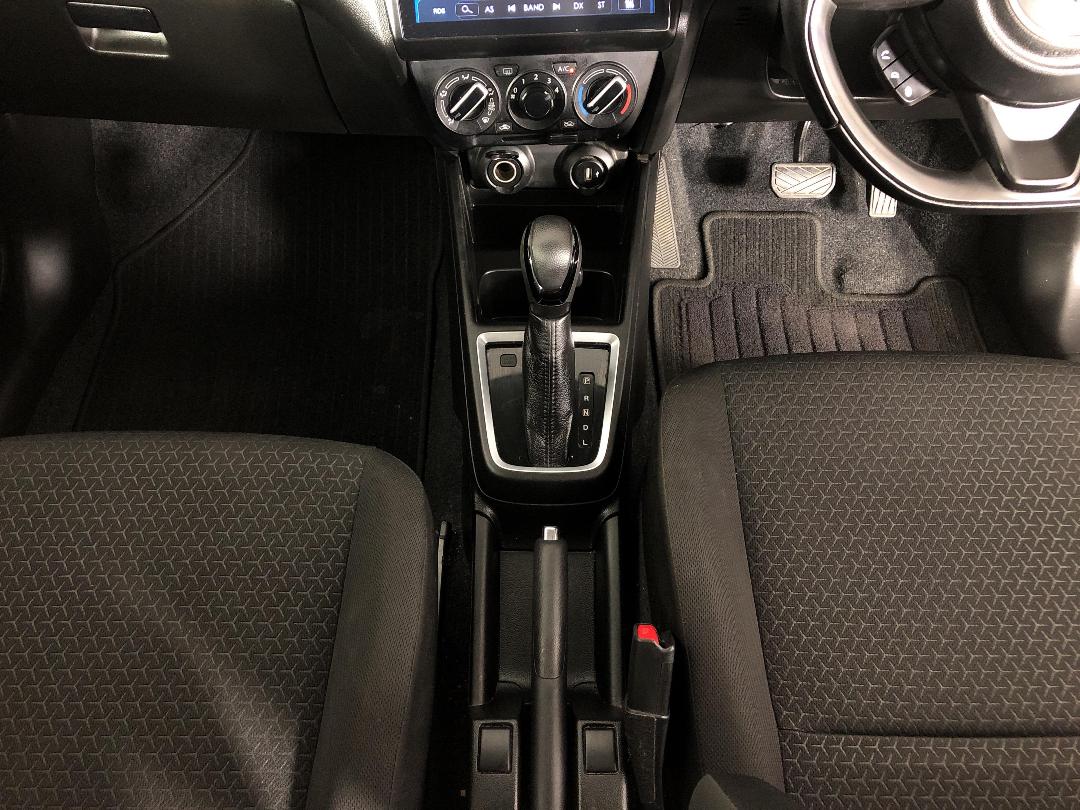 Photo '18' of Suzuki Swift Photo '18' of Suzuki Swift