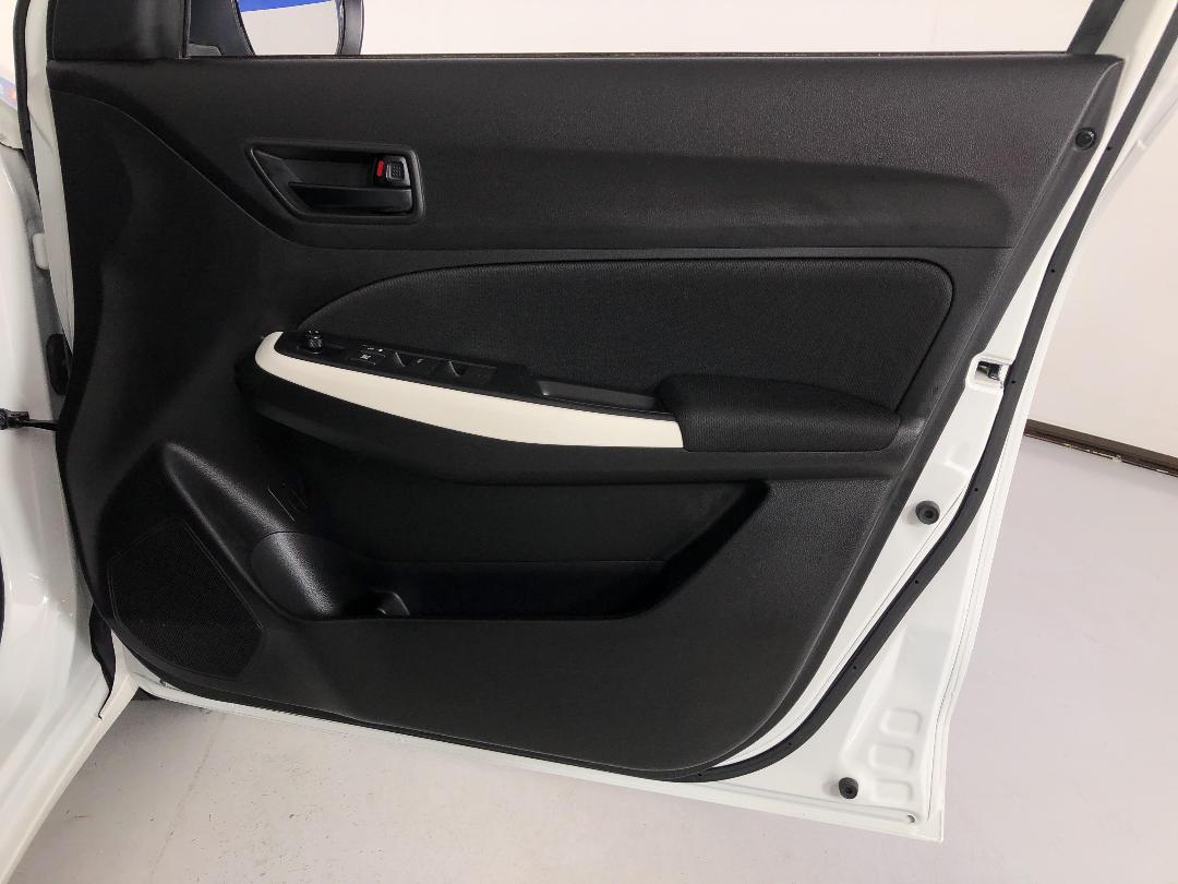 Photo '15' of Suzuki Swift