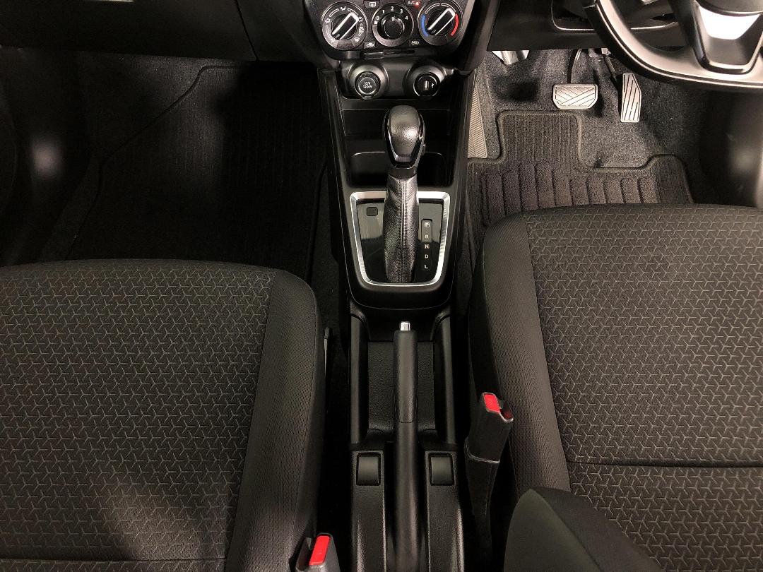 Photo '18' of Suzuki Swift