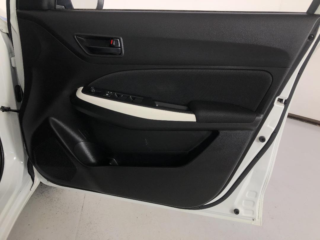 Photo '15' of Suzuki Swift Photo '15' of Suzuki Swift