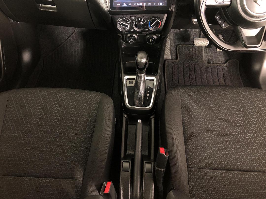 Photo '18' of Suzuki Swift Photo '18' of Suzuki Swift