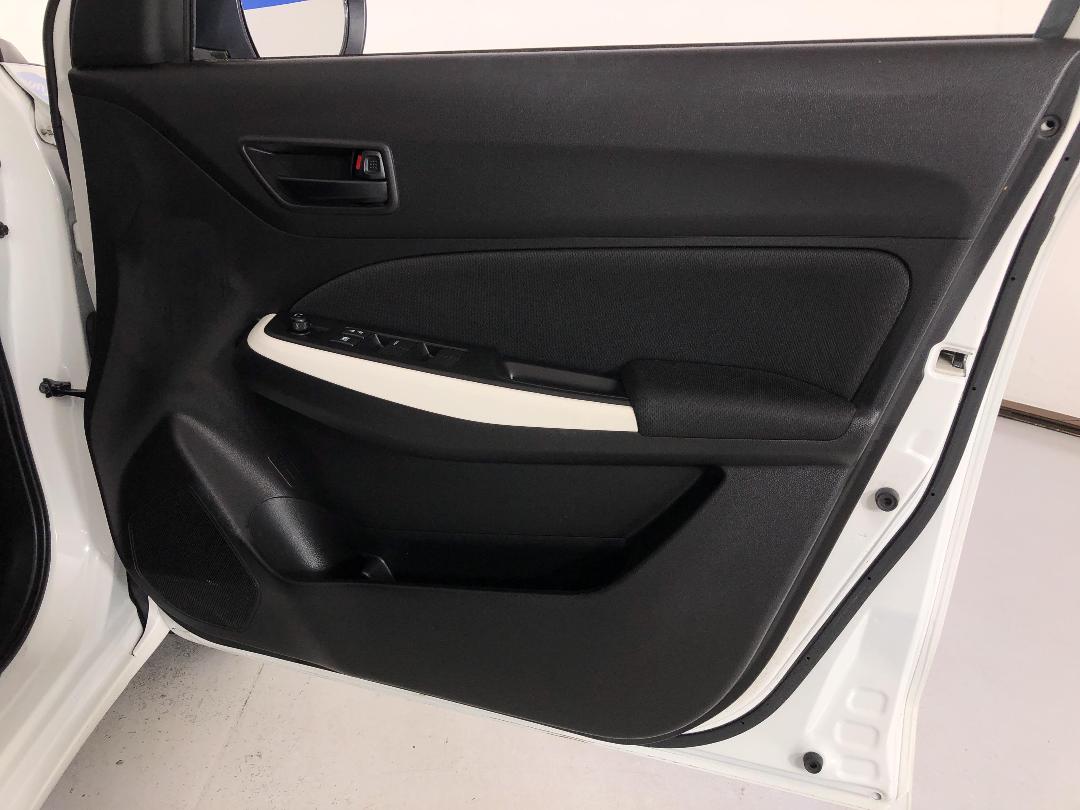 Photo '15' of Suzuki Swift Photo '15' of Suzuki Swift