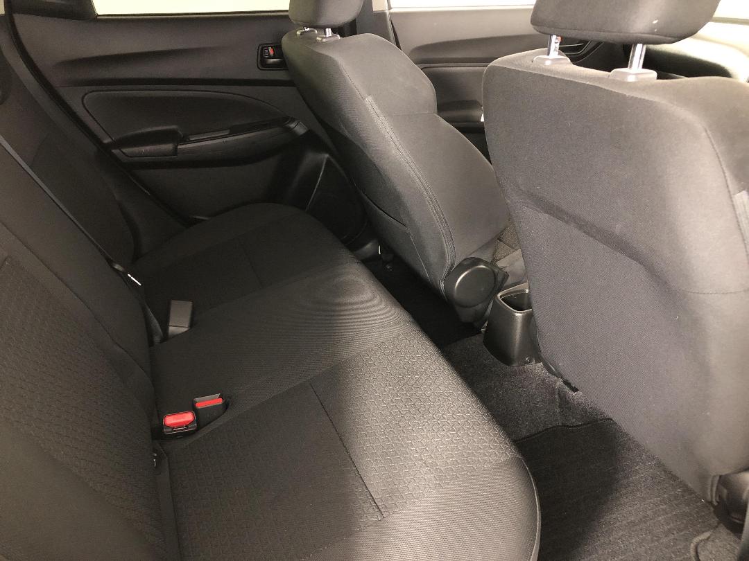 Photo '20' of Suzuki Swift Photo '20' of Suzuki Swift