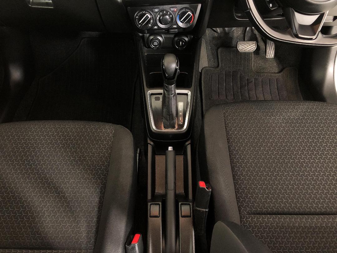 Photo '18' of Suzuki Swift Photo '18' of Suzuki Swift