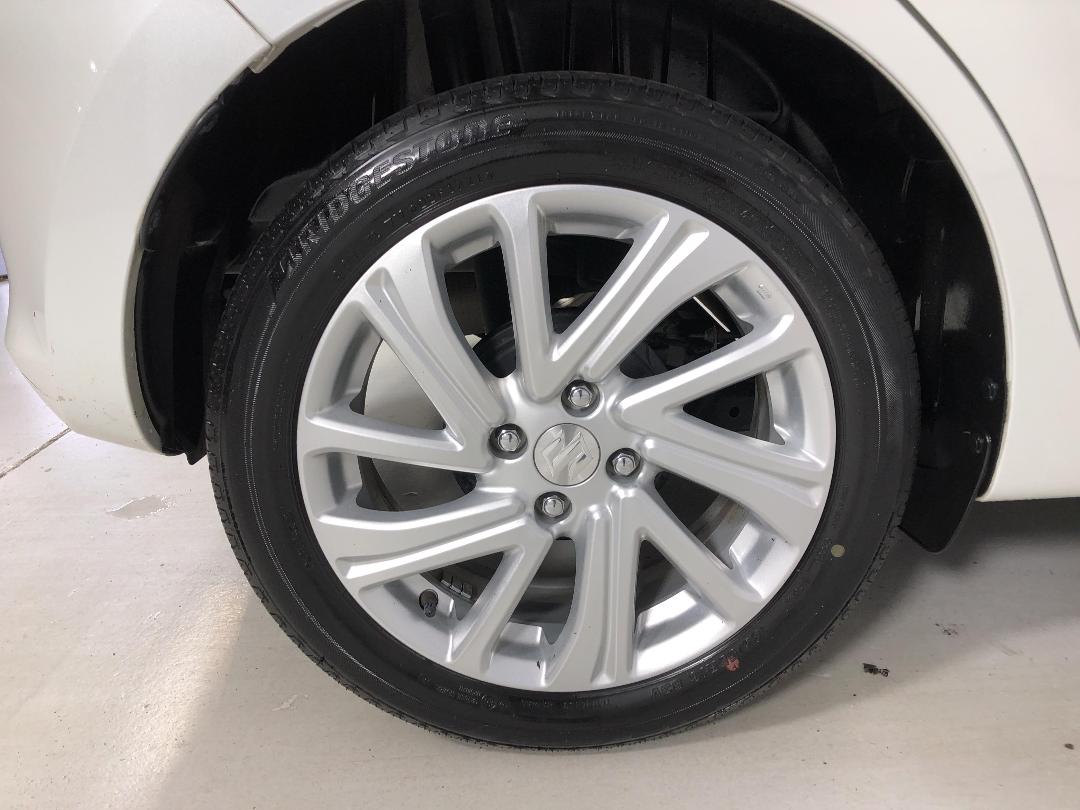 Photo '12' of Suzuki Swift