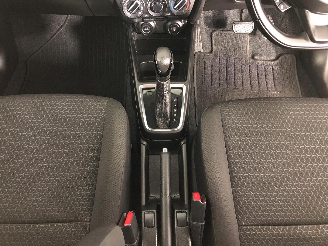 Photo '18' of Suzuki Swift