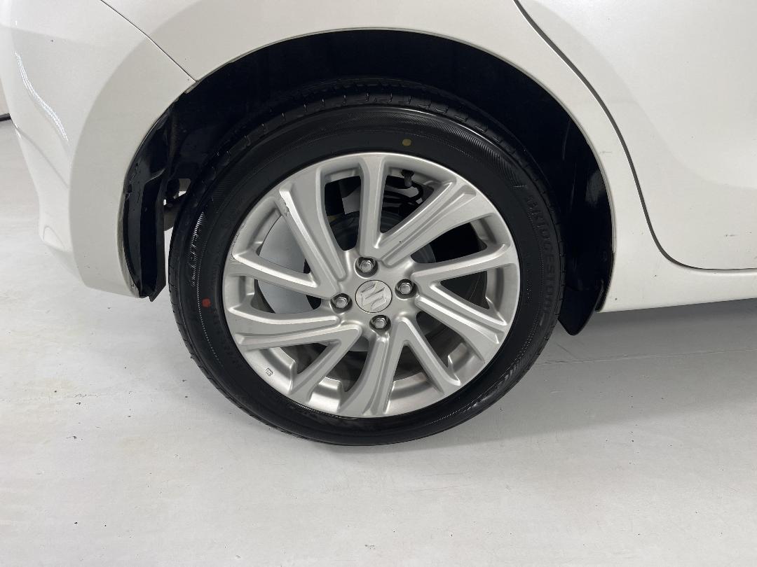 Photo '12' of Suzuki Swift