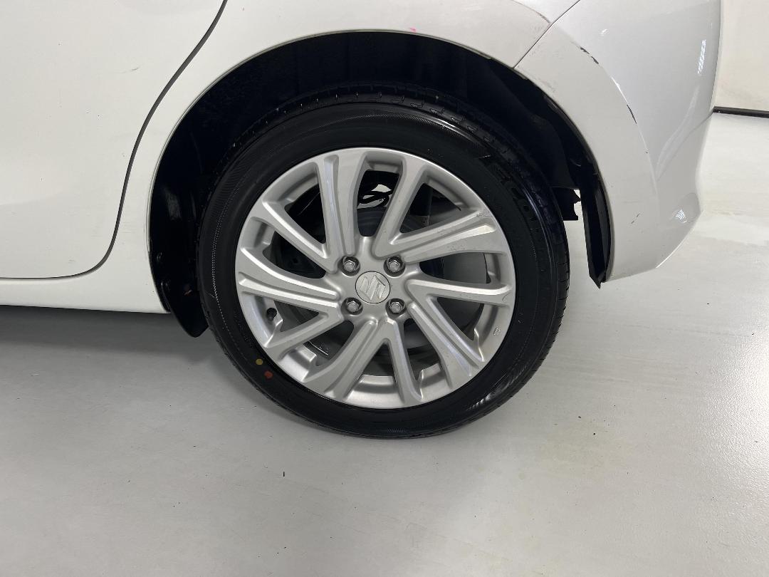 Photo '11' of Suzuki Swift