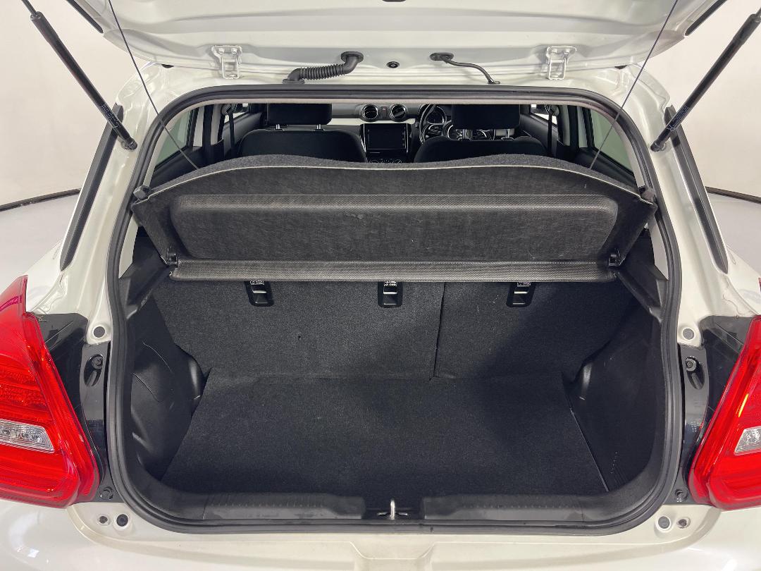 Photo '14' of Suzuki Swift