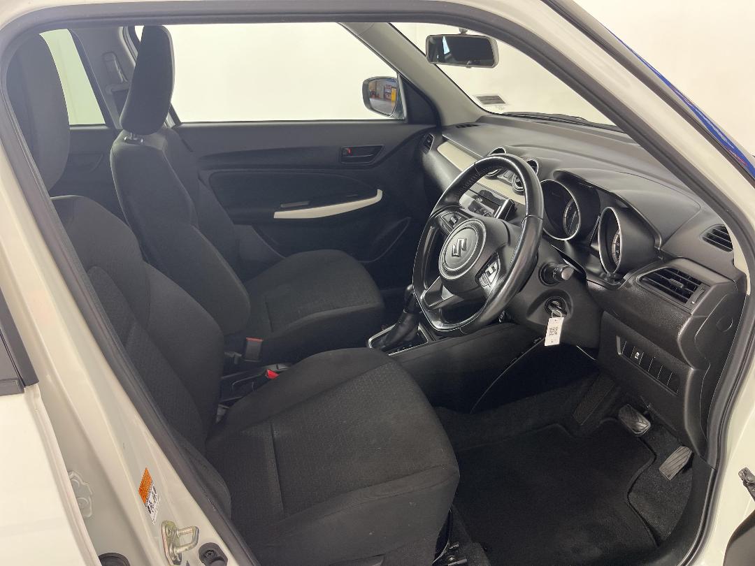 Photo '16' of Suzuki Swift