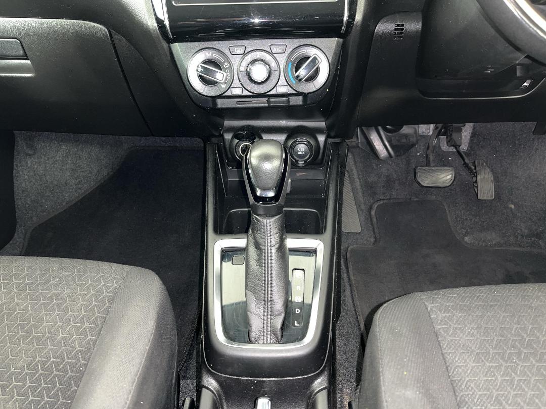 Photo '18' of Suzuki Swift