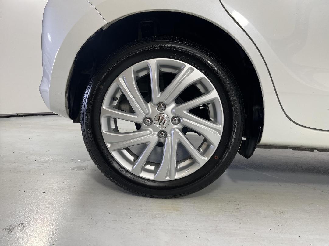 Photo '12' of Suzuki Swift Photo '12' of Suzuki Swift