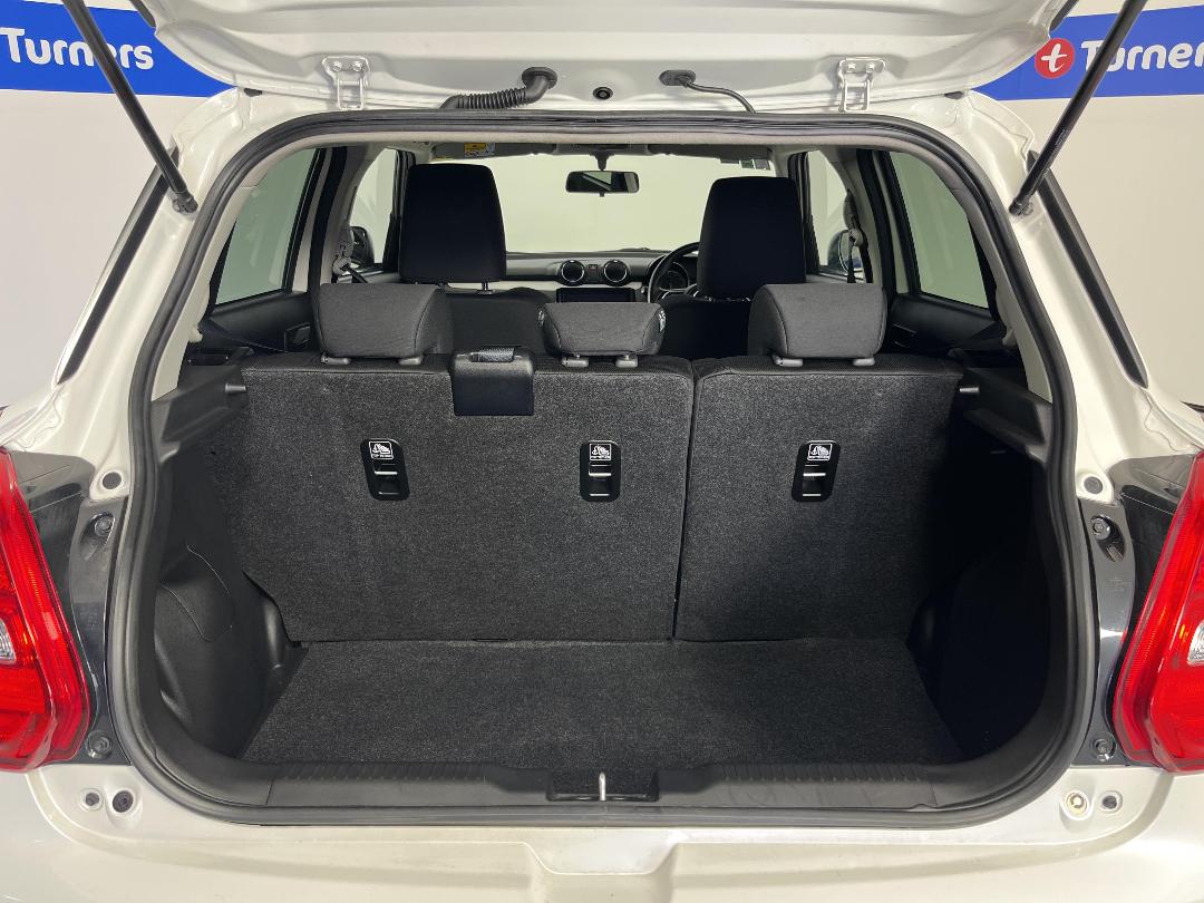 Photo '14' of Suzuki Swift Photo '14' of Suzuki Swift