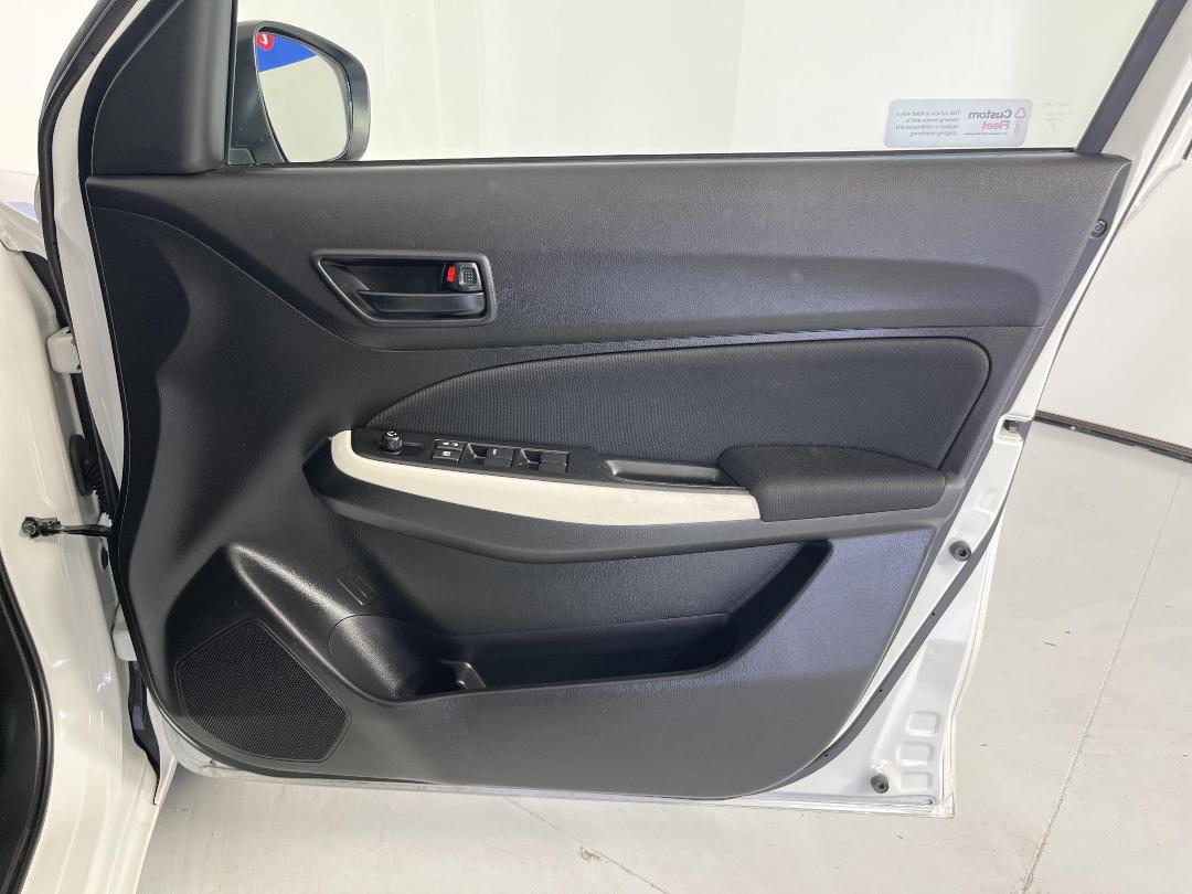 Photo '15' of Suzuki Swift Photo '15' of Suzuki Swift