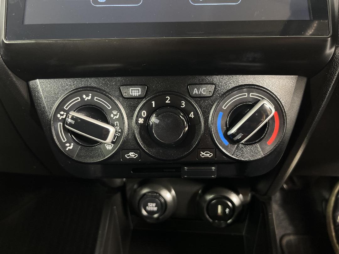 Photo '28' of Suzuki Swift Photo '28' of Suzuki Swift