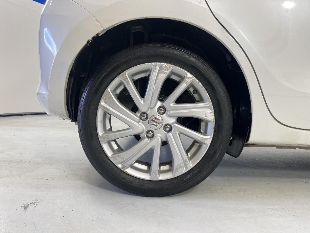 Photo '12' of Suzuki Swift Photo '12' of Suzuki Swift