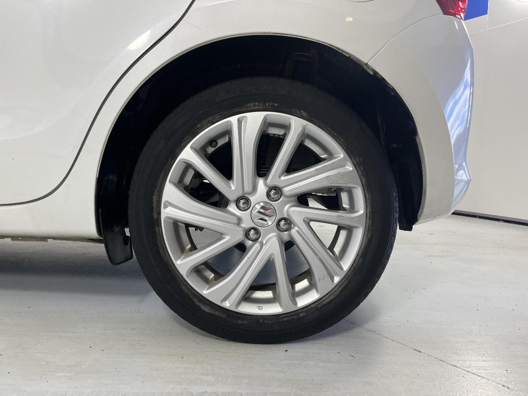 Photo '11' of Suzuki Swift Photo '11' of Suzuki Swift