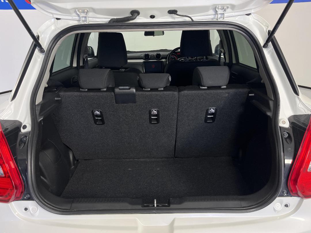 Photo '14' of Suzuki Swift Photo '14' of Suzuki Swift