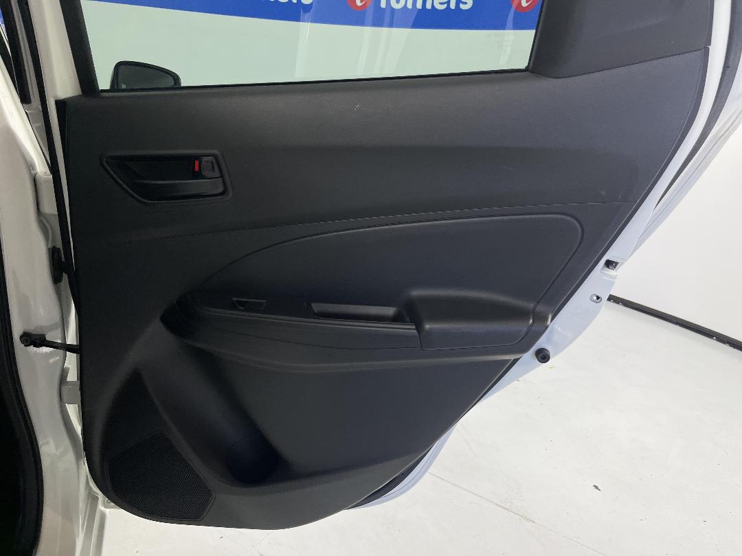 Photo '19' of Suzuki Swift Photo '19' of Suzuki Swift