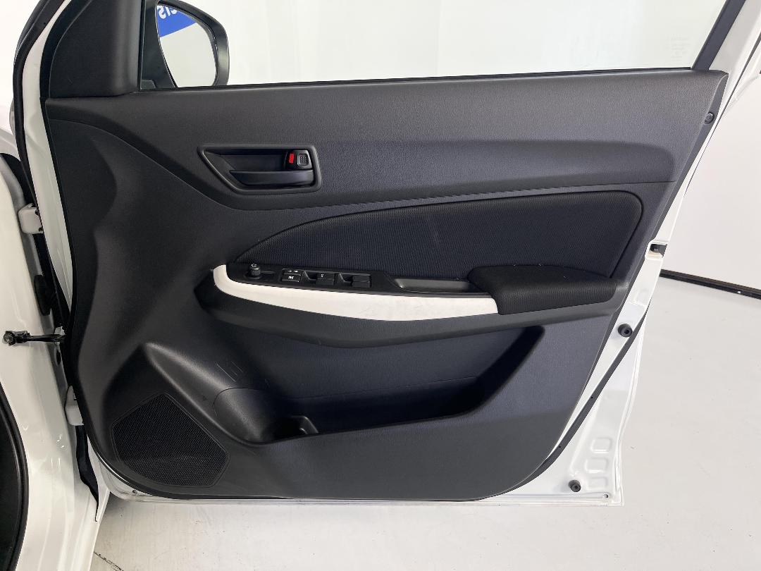 Photo '15' of Suzuki Swift