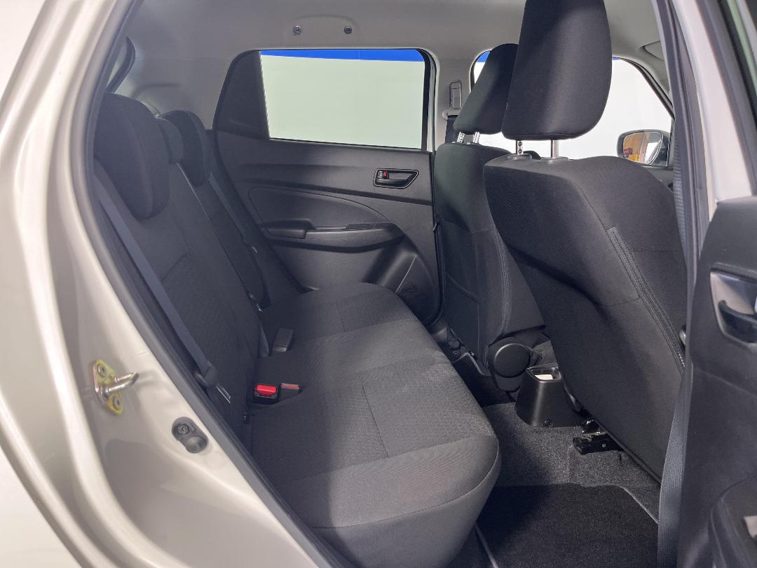 Photo '20' of Suzuki Swift