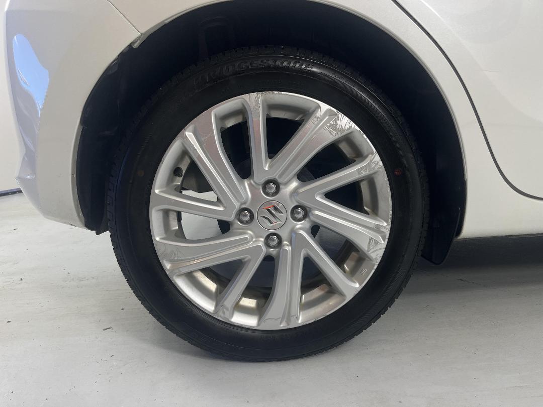 Photo '12' of Suzuki Swift Photo '12' of Suzuki Swift