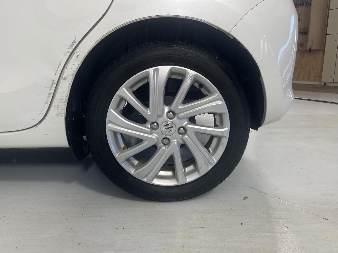 Photo '11' of Suzuki Swift Photo '11' of Suzuki Swift