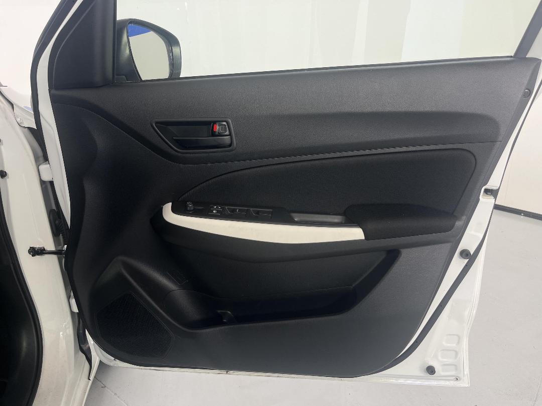 Photo '15' of Suzuki Swift Photo '15' of Suzuki Swift