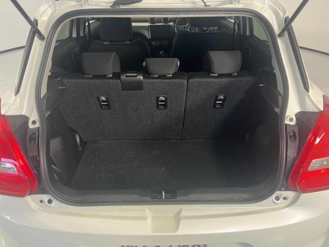 Photo '14' of Suzuki Swift Photo '14' of Suzuki Swift