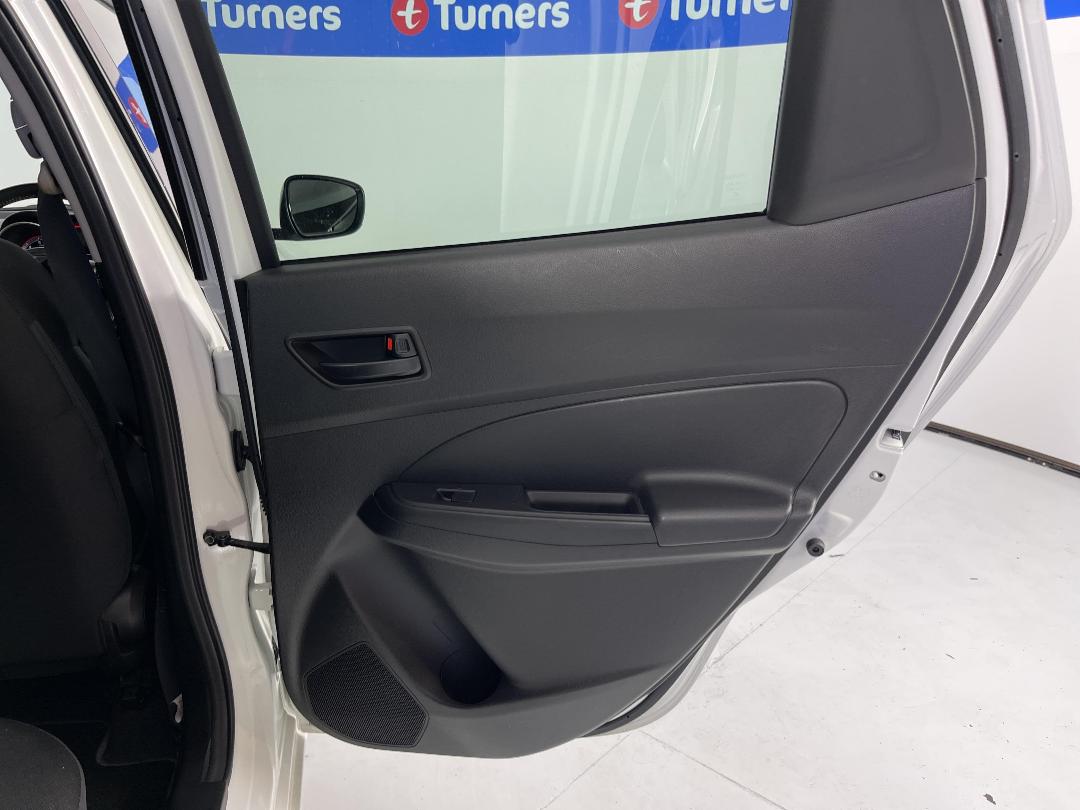 Photo '19' of Suzuki Swift Photo '19' of Suzuki Swift