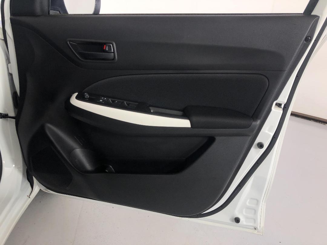 Photo '15' of Suzuki Swift