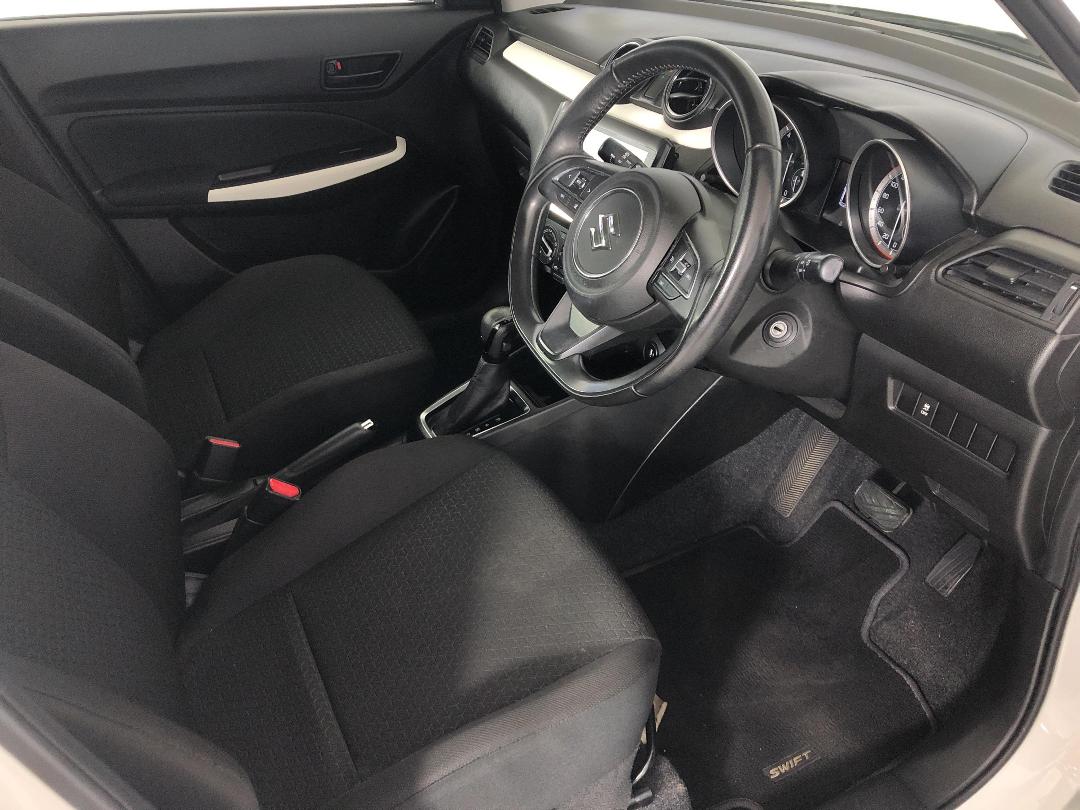 Photo '16' of Suzuki Swift