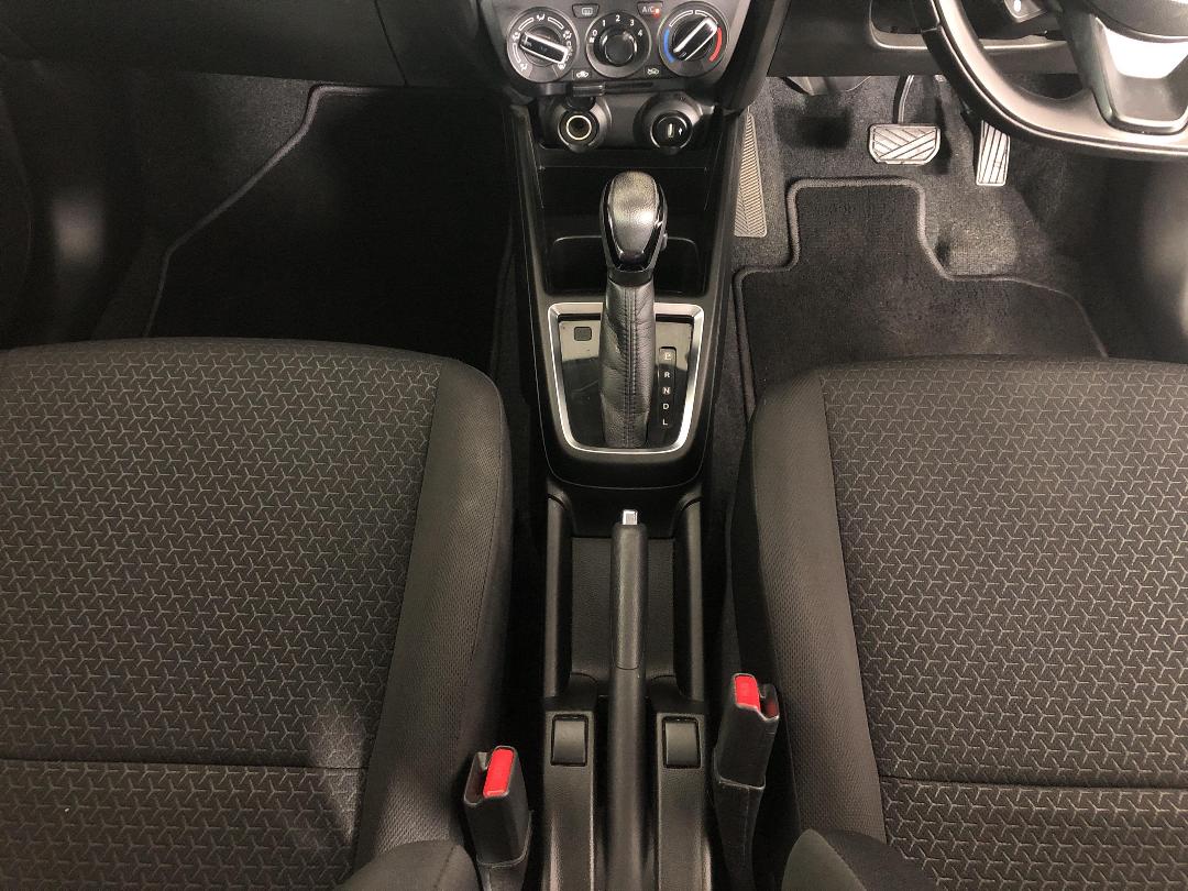 Photo '18' of Suzuki Swift