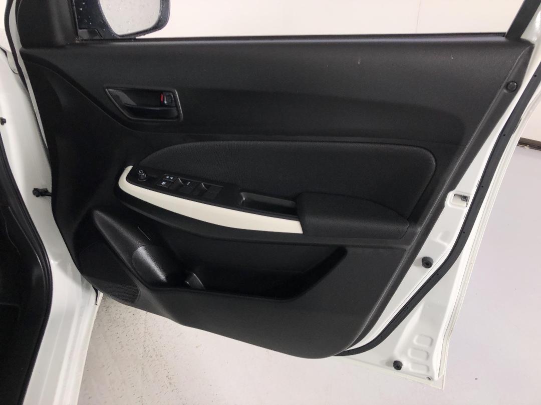 Photo '15' of Suzuki Swift