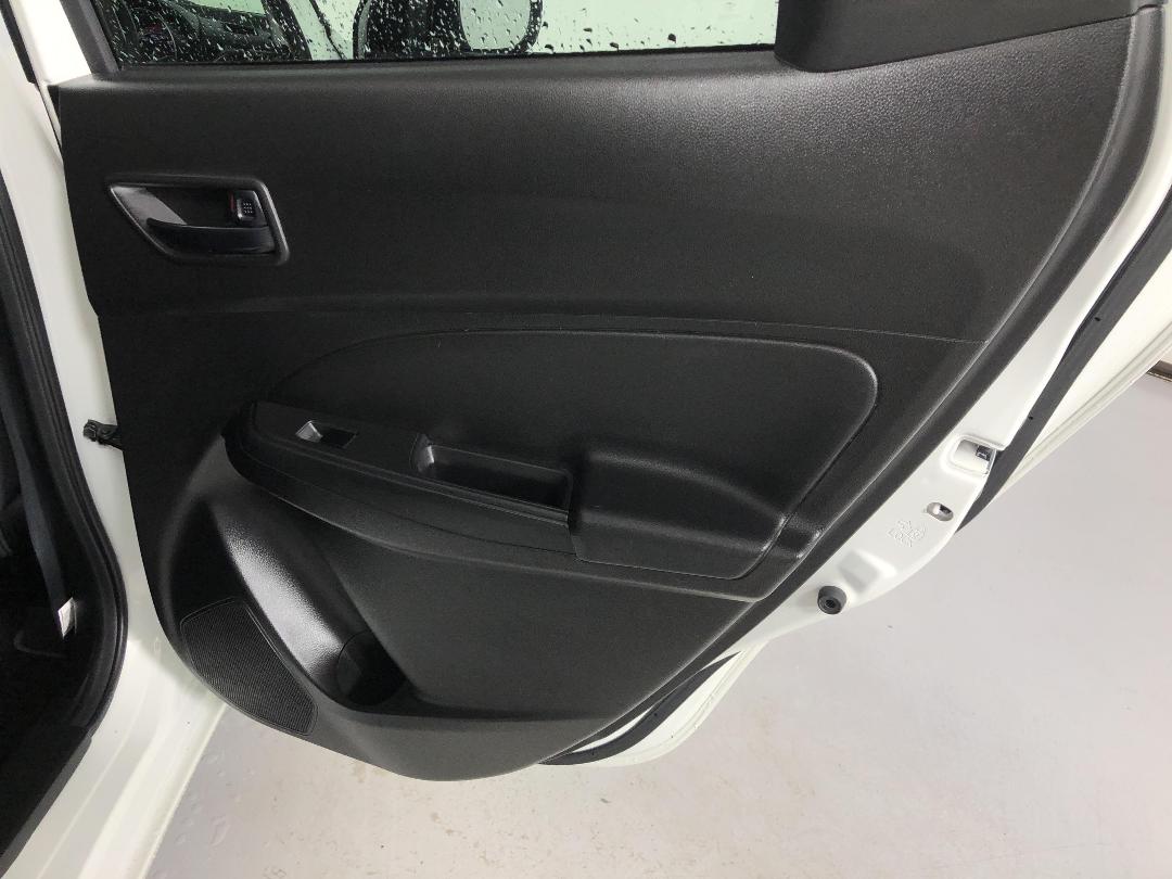 Photo '19' of Suzuki Swift