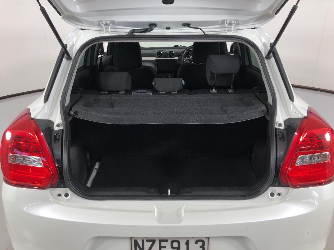 Photo '14' of Suzuki Swift