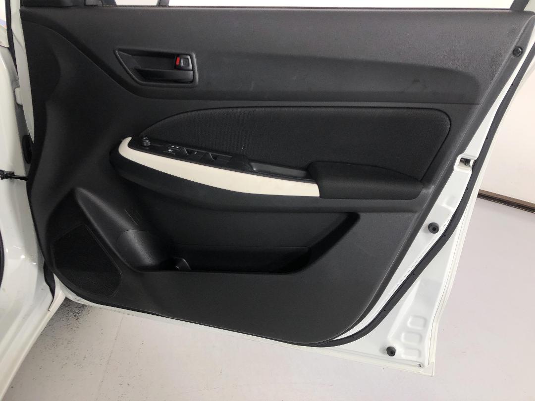 Photo '15' of Suzuki Swift