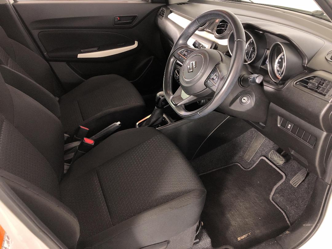 Photo '16' of Suzuki Swift