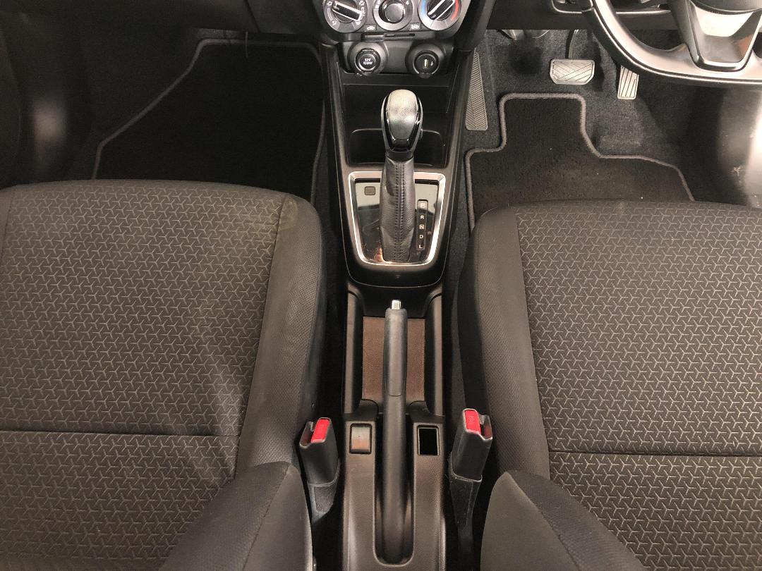 Photo '18' of Suzuki Swift