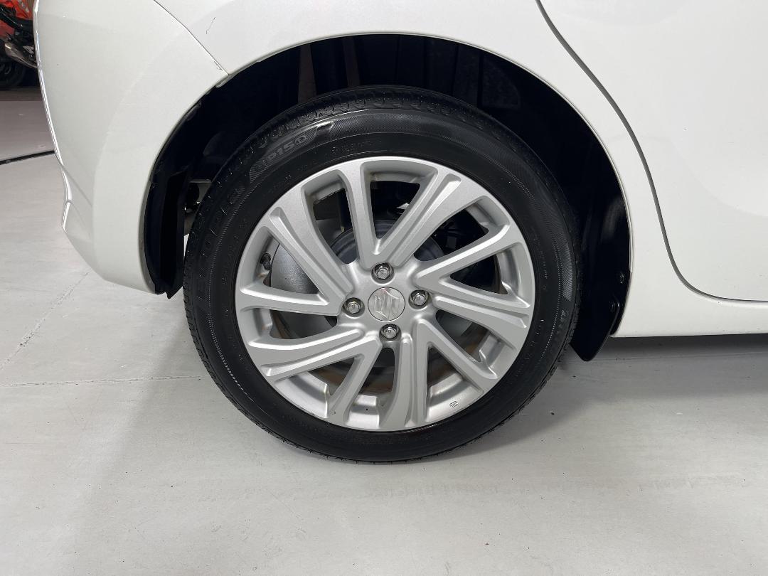 Photo '12' of Suzuki Swift