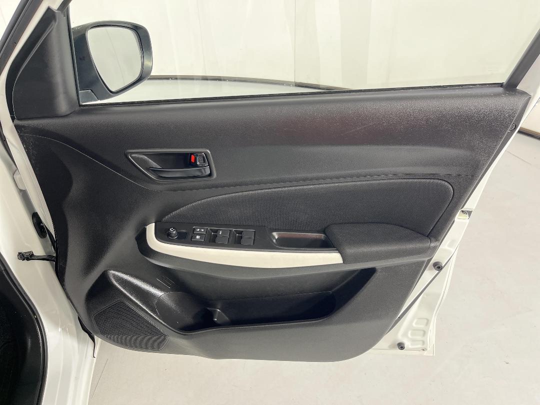 Photo '15' of Suzuki Swift