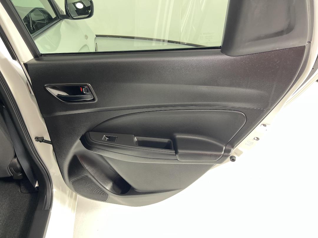 Photo '19' of Suzuki Swift