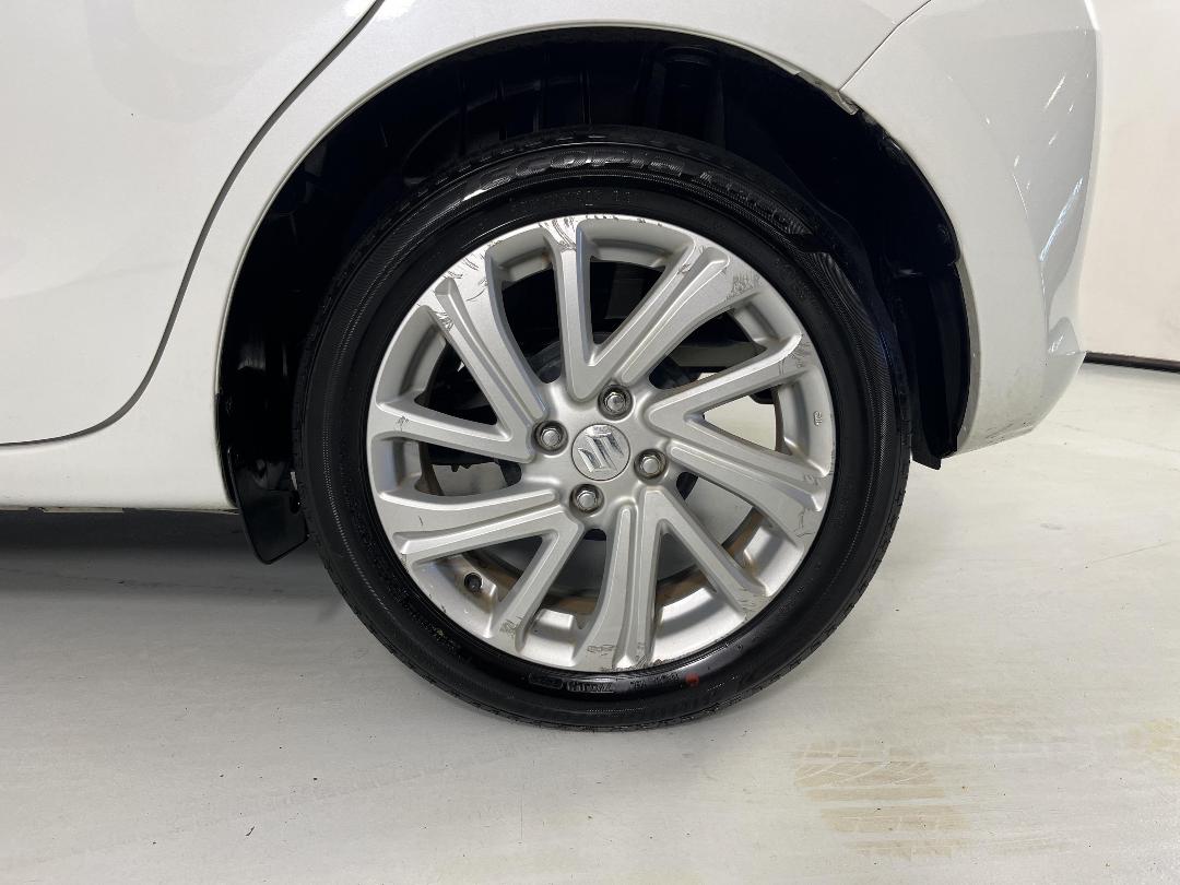 Photo '11' of Suzuki Swift