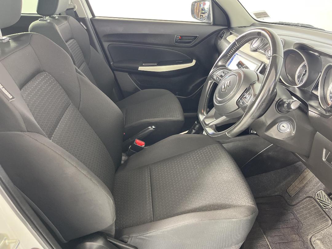 Photo '16' of Suzuki Swift