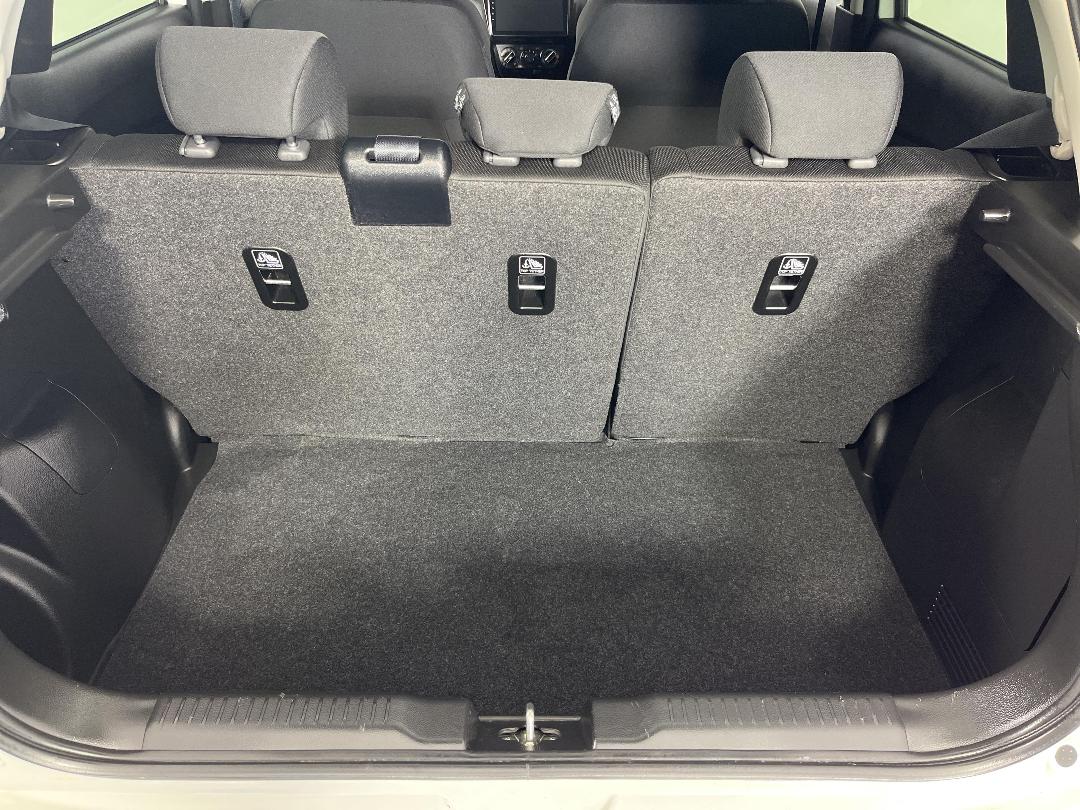 Photo '14' of Suzuki Swift