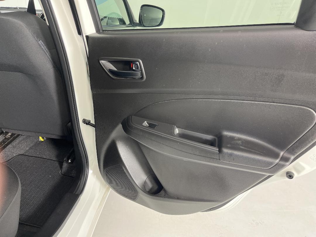 Photo '19' of Suzuki Swift