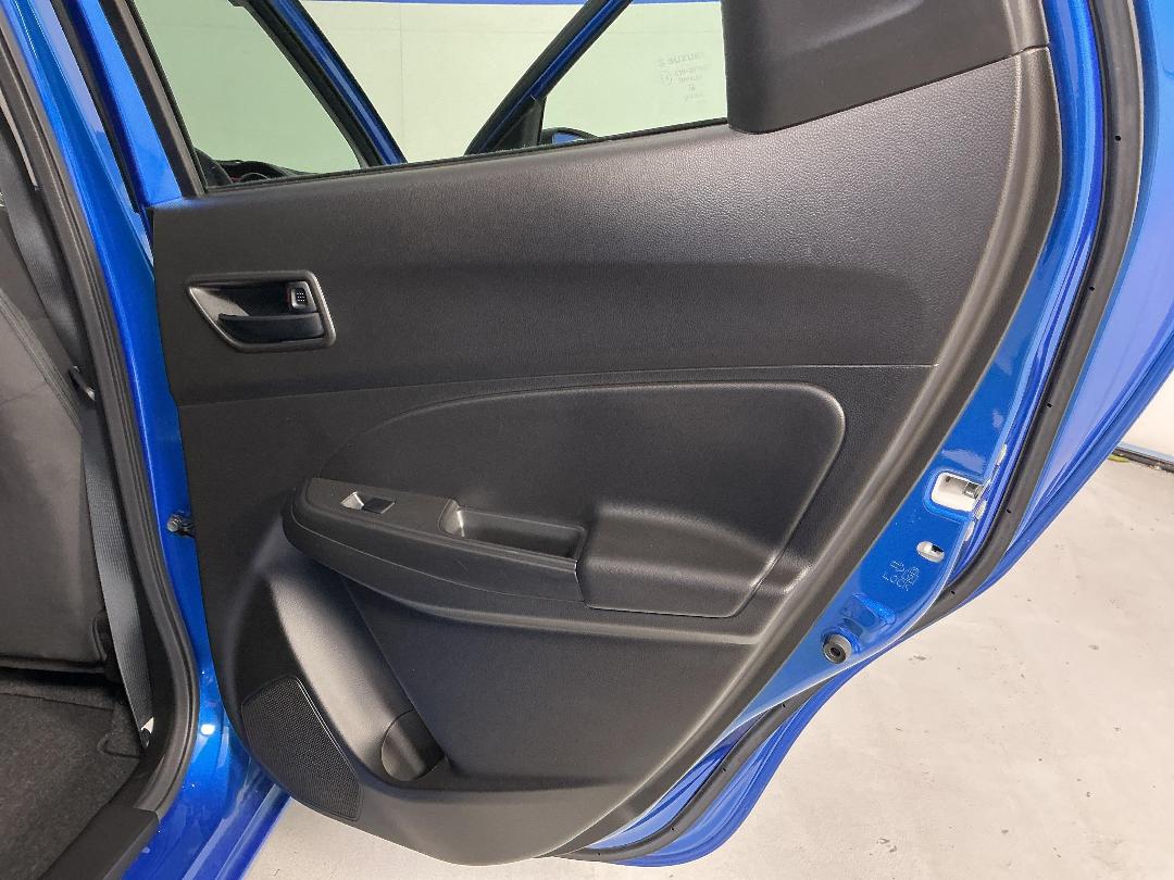 Photo '19' of Suzuki Swift Photo '19' of Suzuki Swift