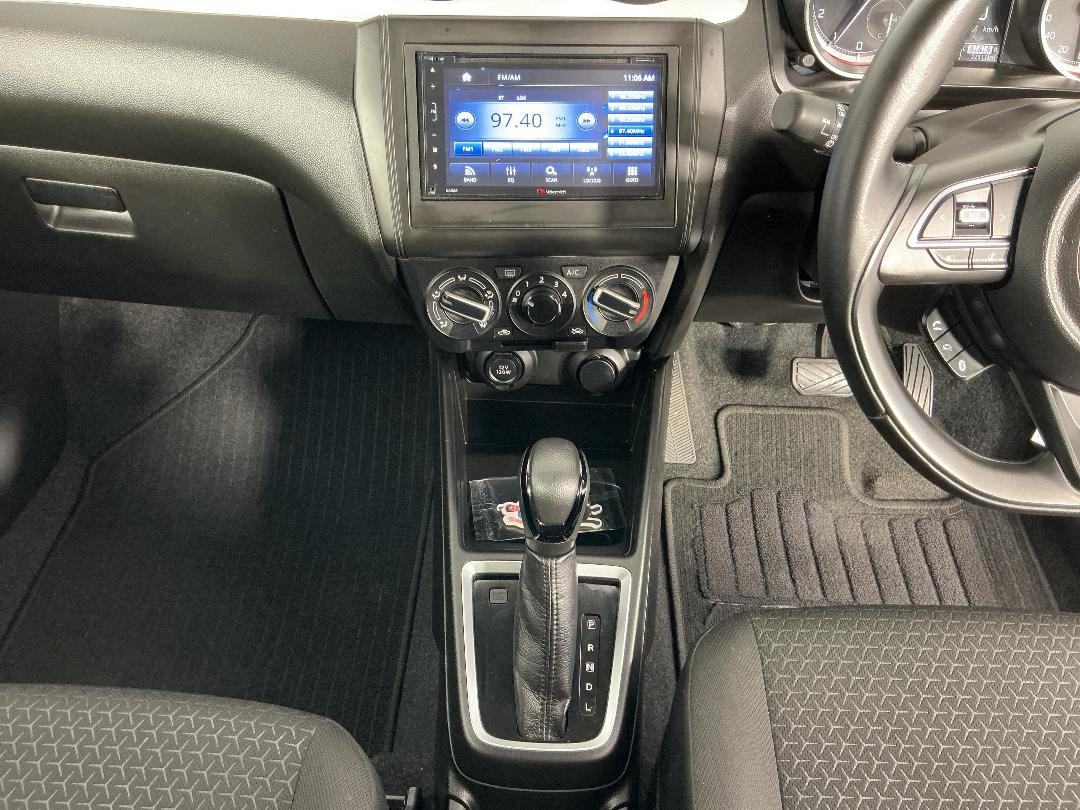 Photo '18' of Suzuki Swift Photo '18' of Suzuki Swift
