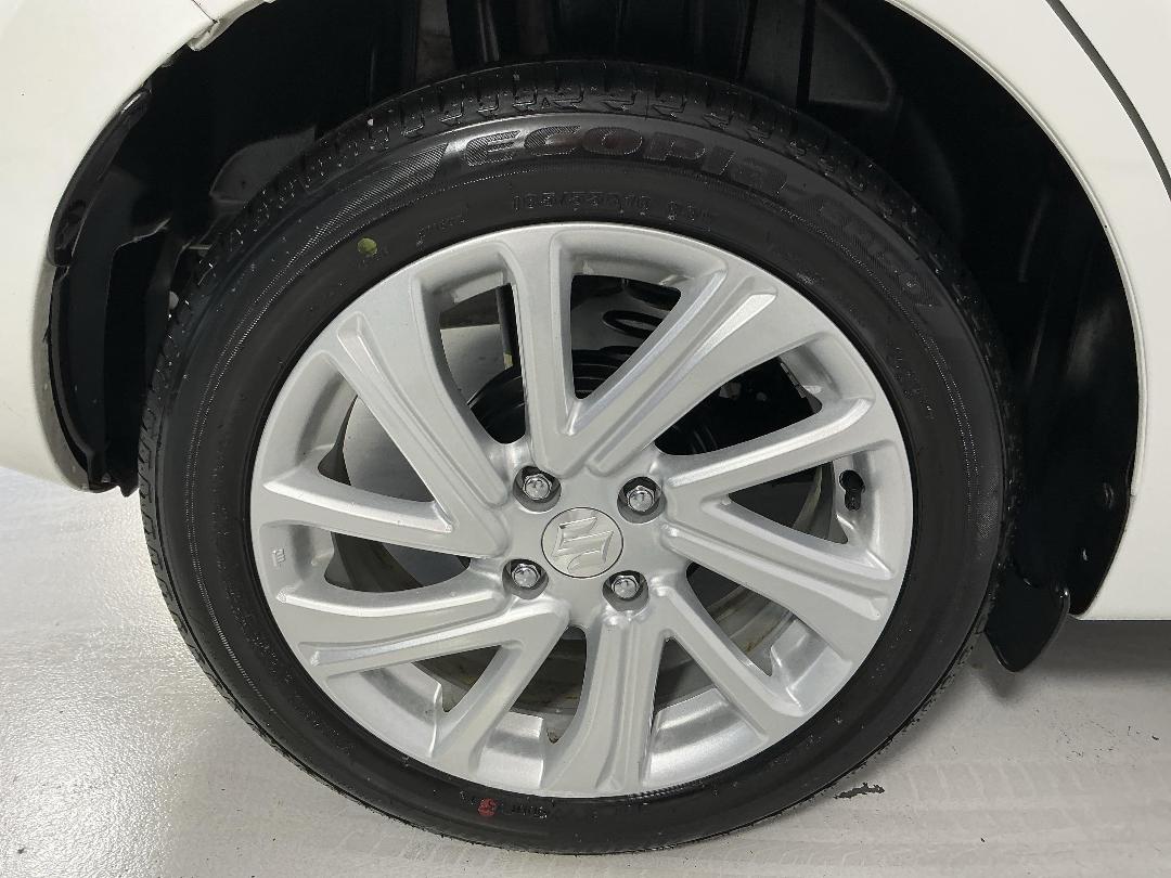 Photo '12' of Suzuki Swift