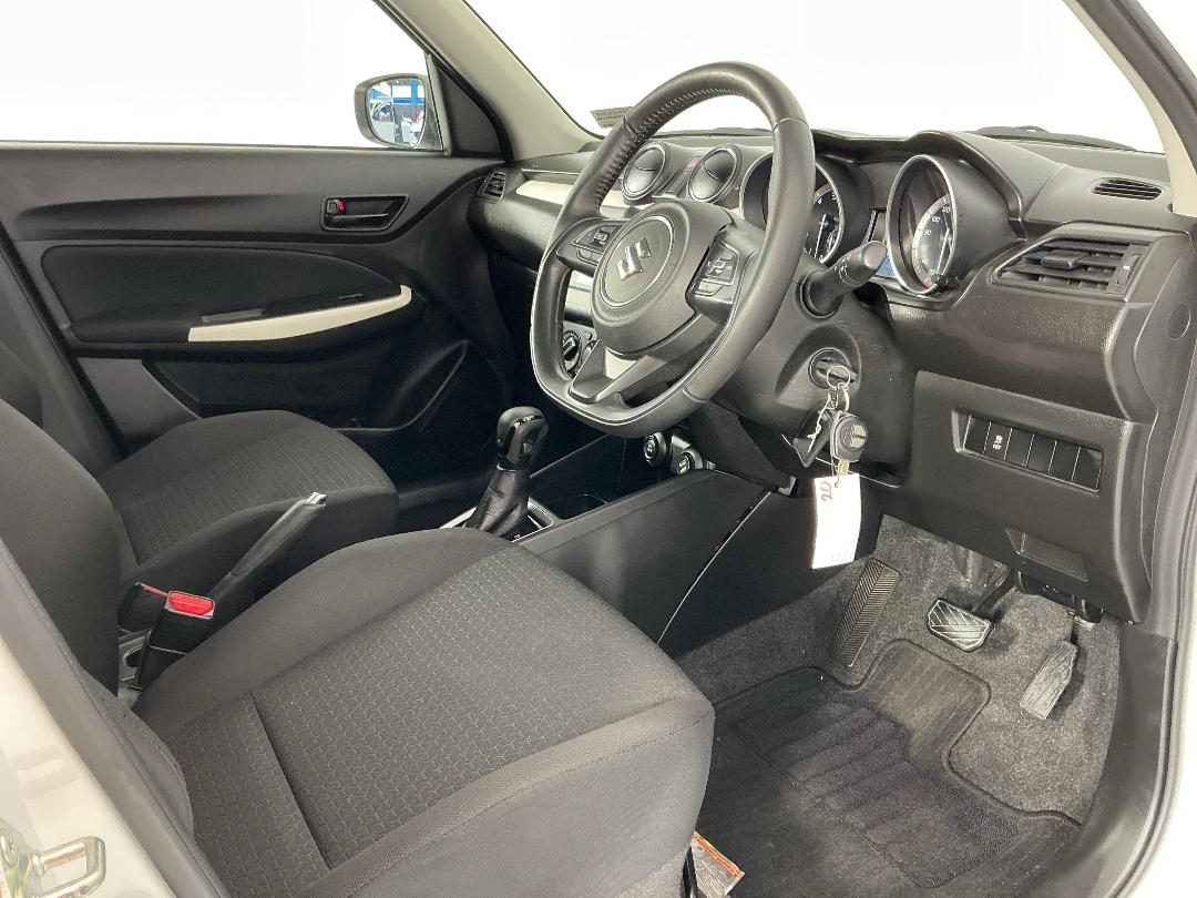 Photo '16' of Suzuki Swift